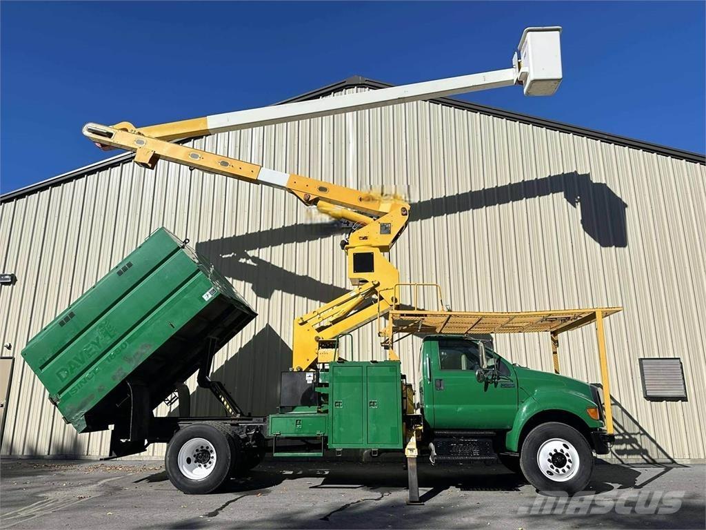 Ford F-750 Bilmontert lift