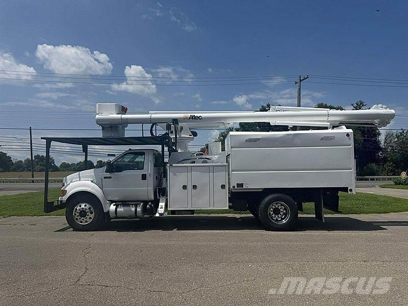 Ford F-750 Bilmontert lift