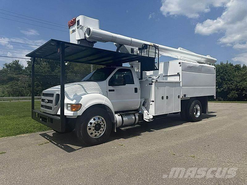 Ford F-750 Bilmontert lift