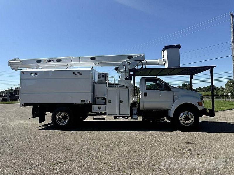 Ford F-750 Bilmontert lift