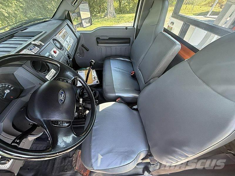 Ford F-750 Bilmontert lift