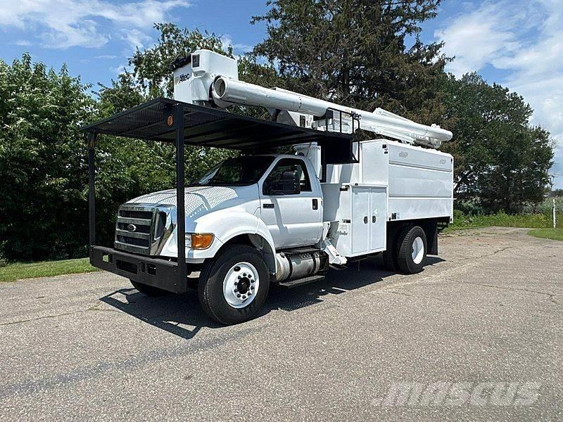 Ford F-750 Bilmontert lift