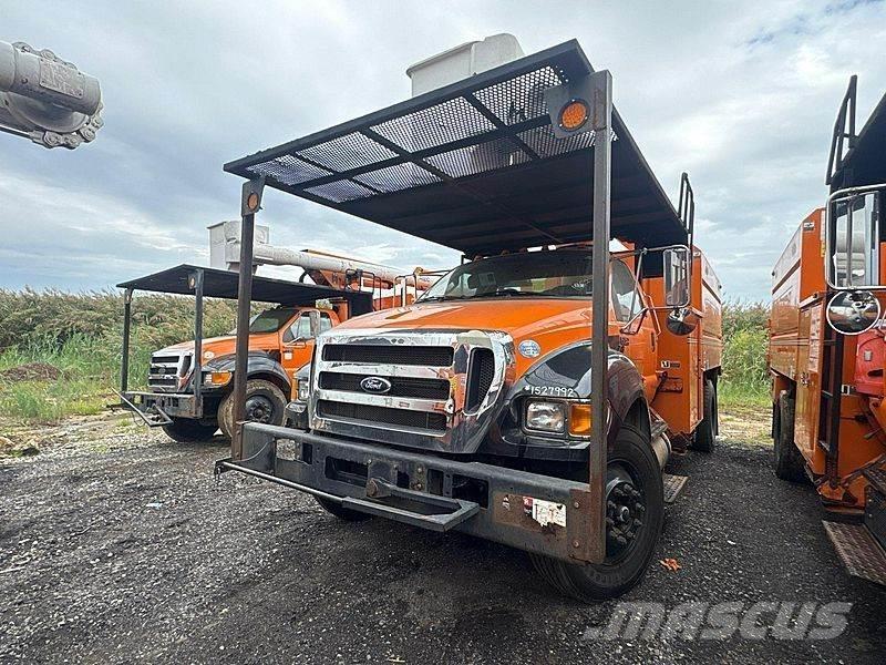 Ford F-750 Bilmontert lift