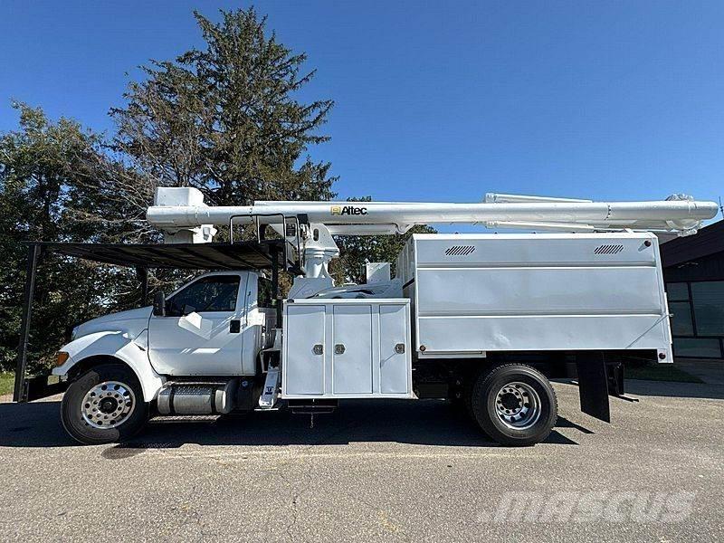 Ford F-750 Bilmontert lift