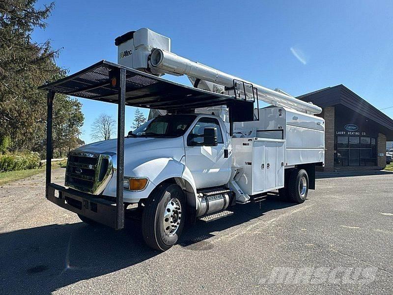 Ford F-750 Bilmontert lift