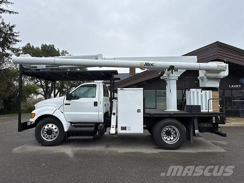 Ford F-750 Bilmontert lift
