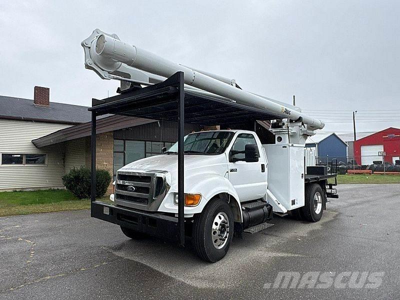 Ford F-750 Bilmontert lift