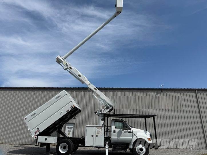 Ford F-750 Bilmontert lift