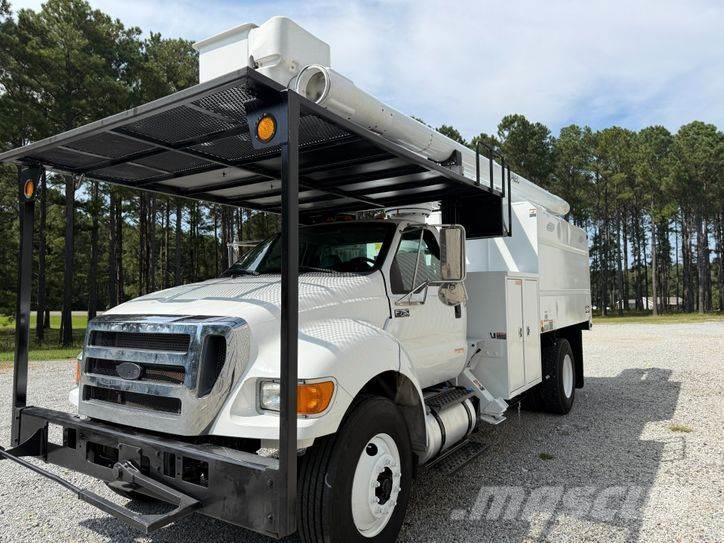 Ford F-750 Bilmontert lift