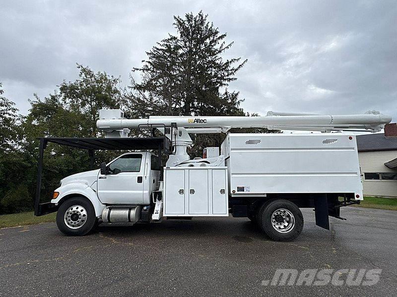 Ford F-750 Bilmontert lift