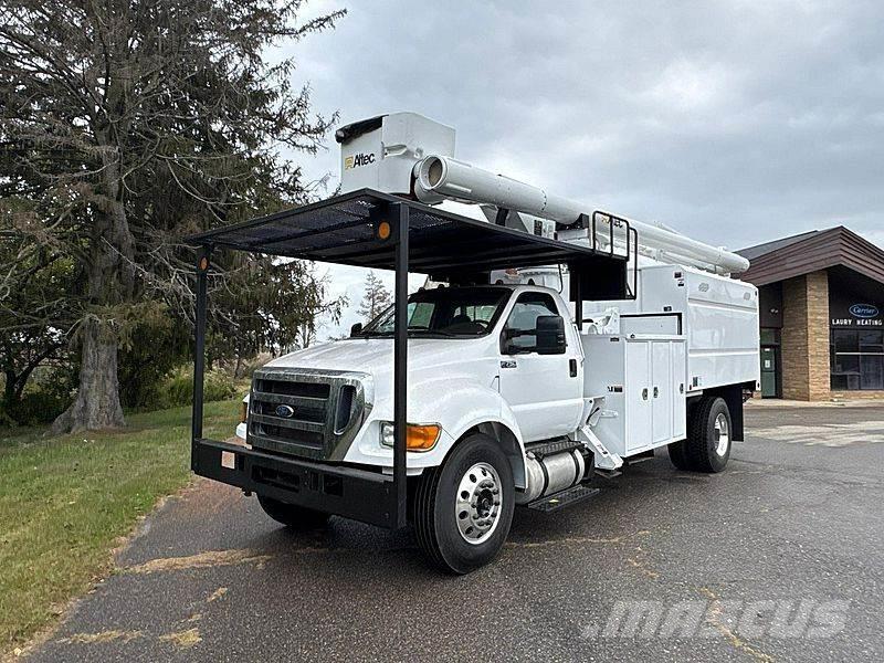 Ford F-750 Bilmontert lift
