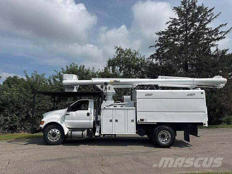 Ford F-750 Bilmontert lift