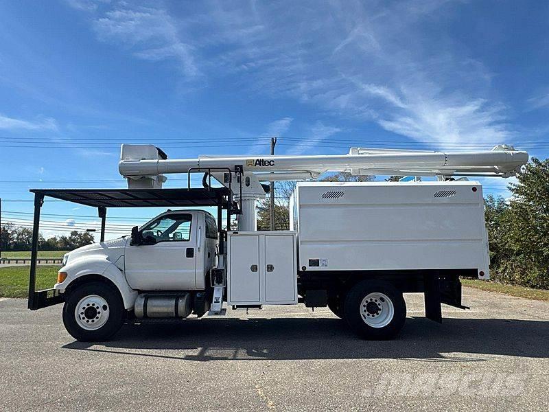 Ford F-750 Bilmontert lift