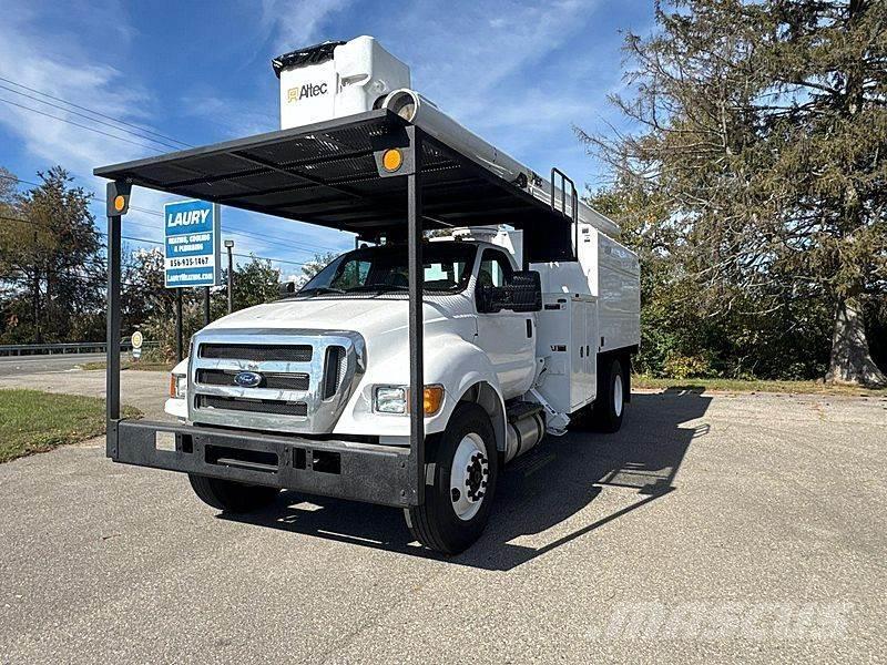 Ford F-750 Bilmontert lift