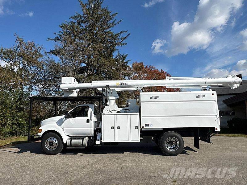 Ford F-750 Bilmontert lift