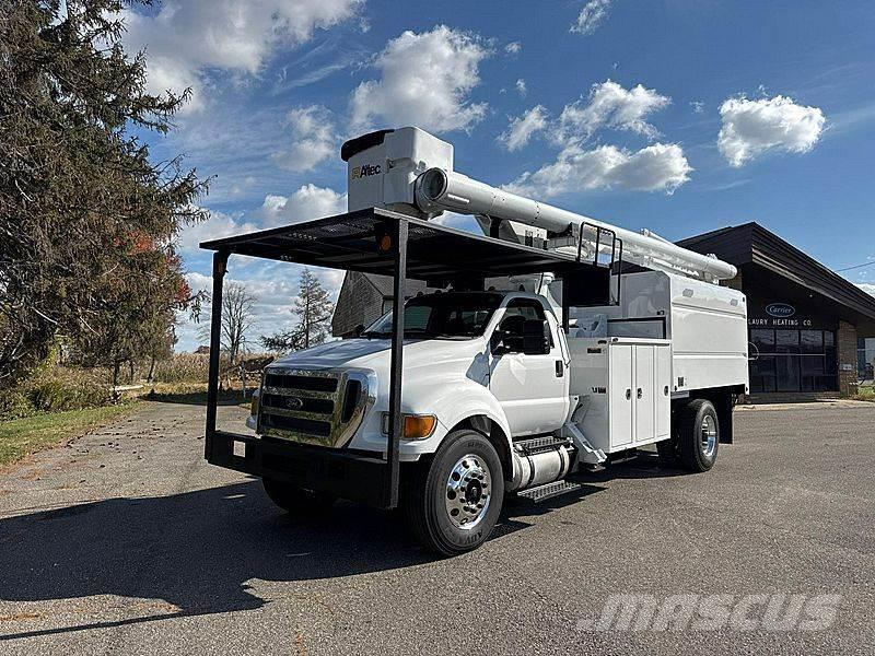 Ford F-750 Bilmontert lift