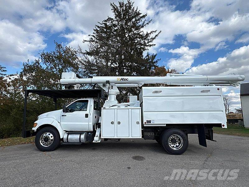 Ford F-750 Bilmontert lift