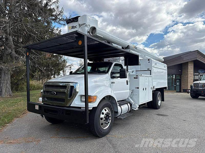 Ford F-750 Bilmontert lift