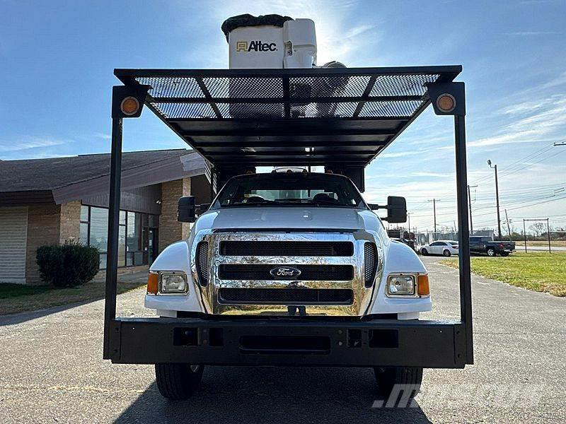 Ford F-750 Bilmontert lift