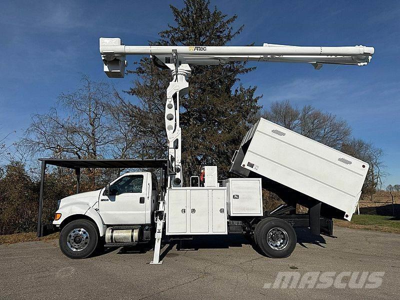 Ford F-750 Bilmontert lift