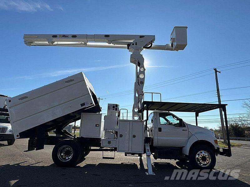 Ford F-750 Bilmontert lift