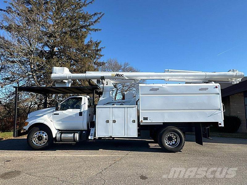 Ford F-750 Bilmontert lift