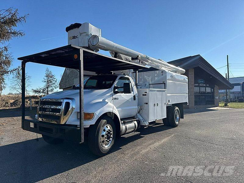 Ford F-750 Bilmontert lift