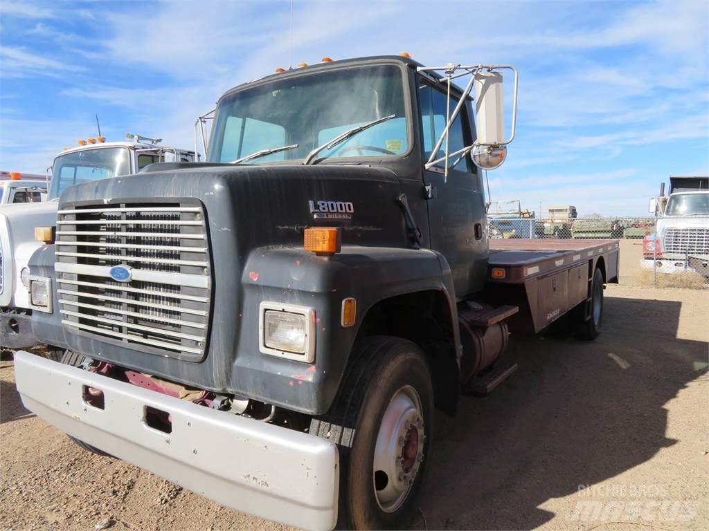 Ford L8000 Tippbil