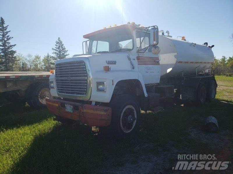 Ford L8000 Tankbiler