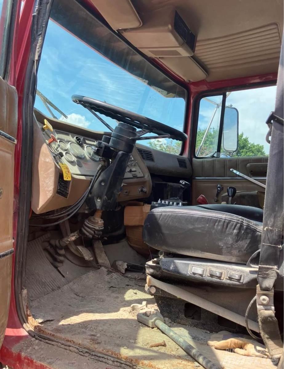 Ford L9000 Tankbiler