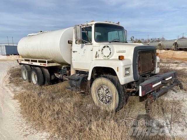Ford L9000 Tankbiler