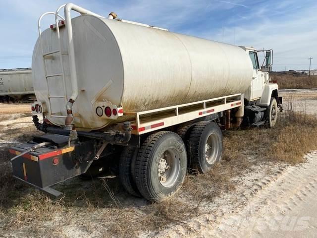 Ford L9000 Tankbiler