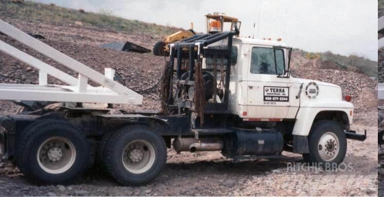 Ford LT9000 Flatvogn med vinsj