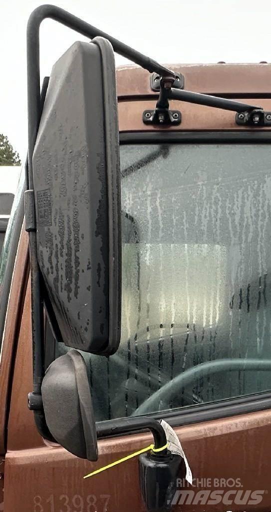 Hino 238 Førerhus og Interiør