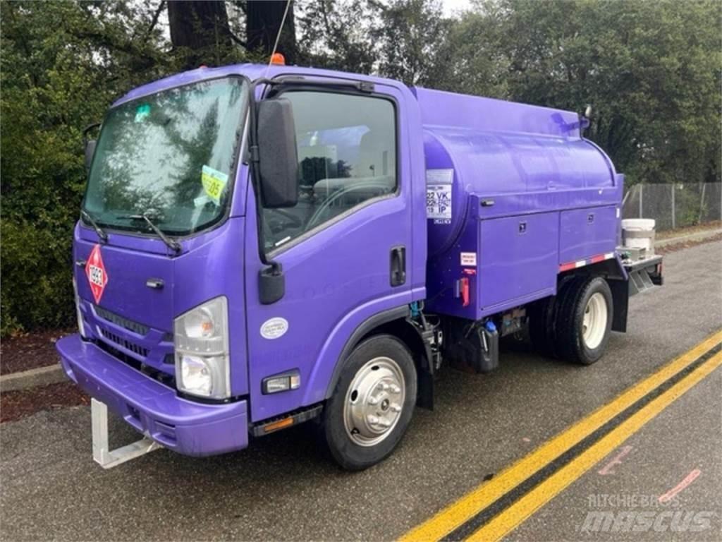 Isuzu NPR Tankbiler