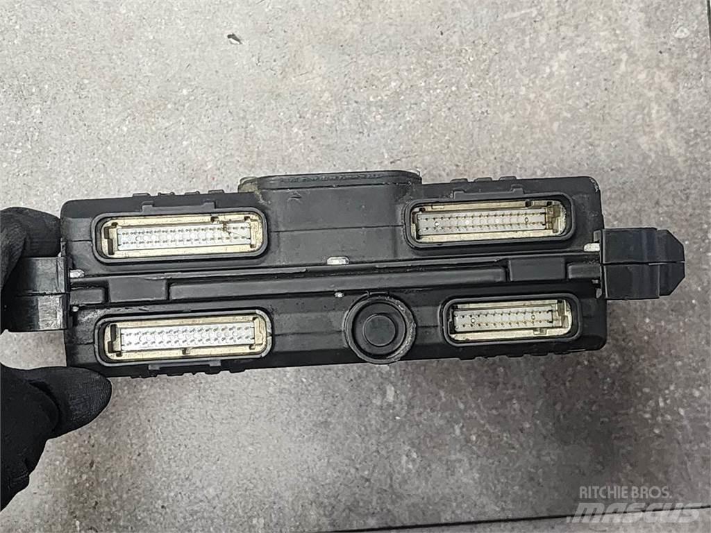 Isuzu NPR Lys - Elektronikk
