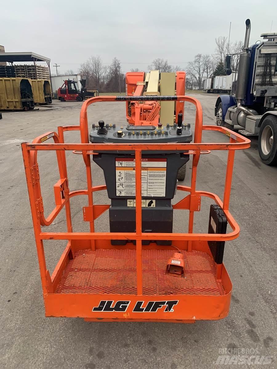 JLG E300AJ Personløftere