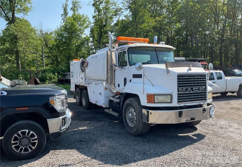 Mack CH613 Tankbiler
