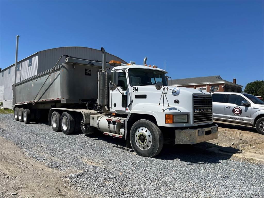 Mack CL733 Andre lastebiler