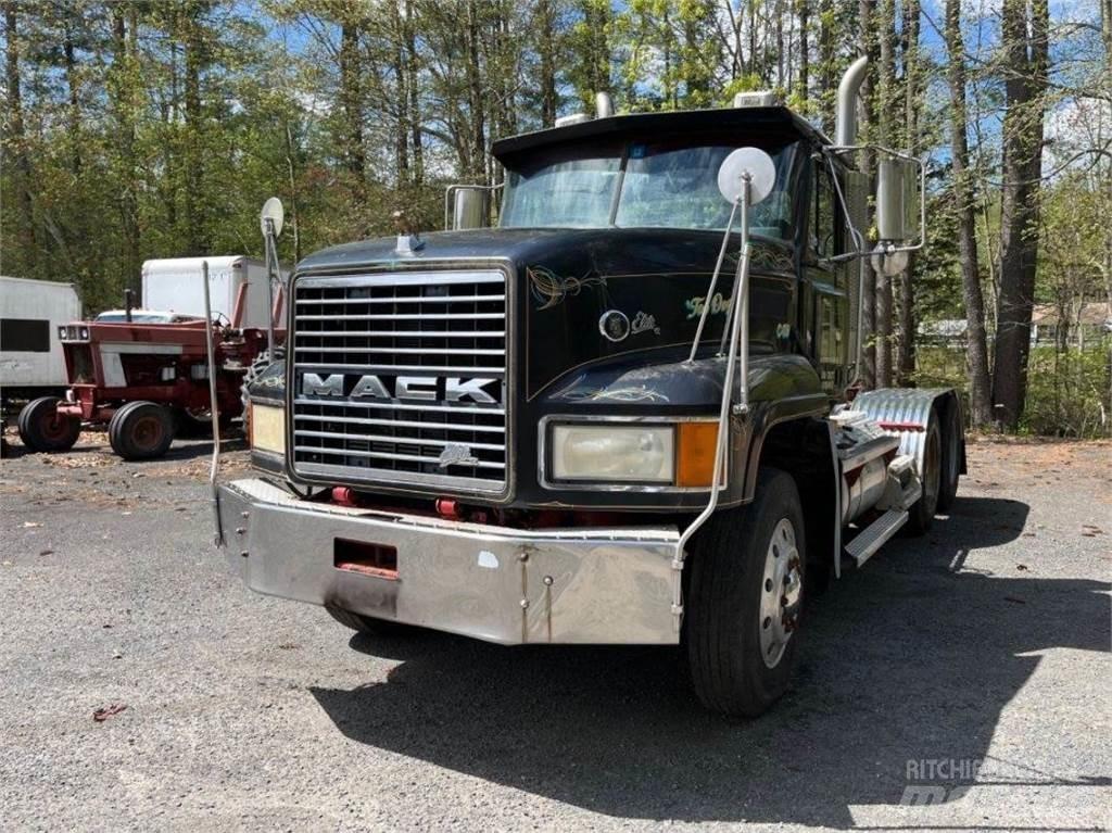 Mack CL733 Trekkvogner