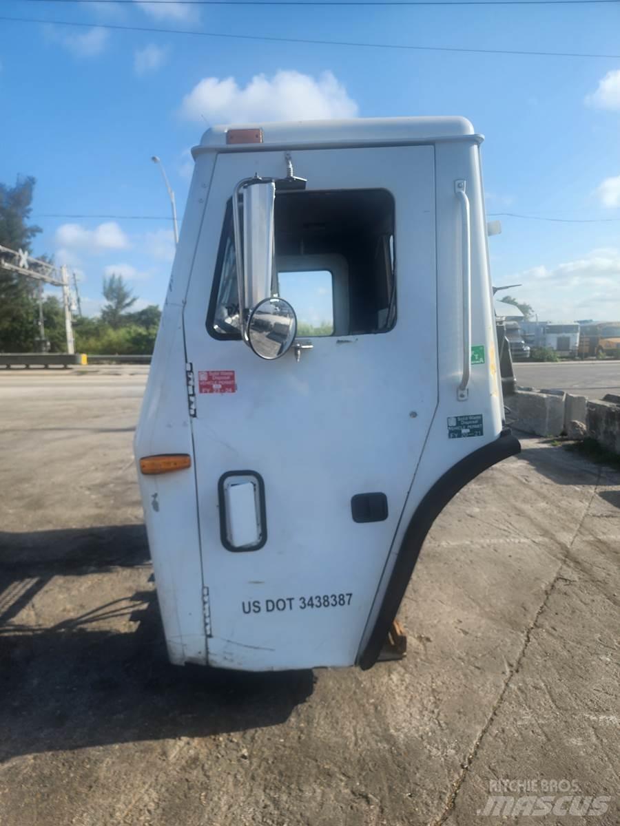 Mack LE613 Transport - Annet