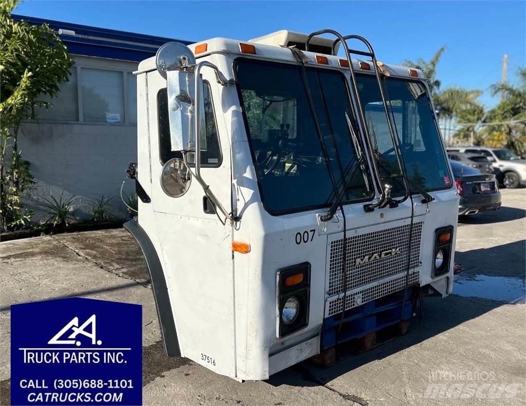 Mack LE613 Transport - Annet