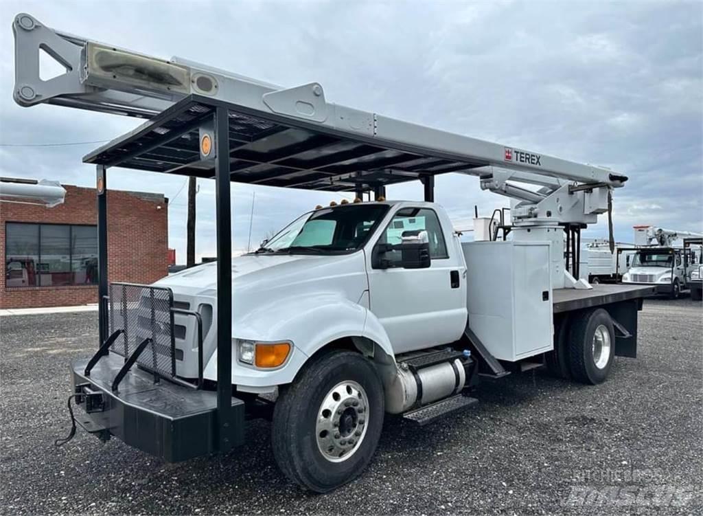 Terex XT60 Bilmontert lift