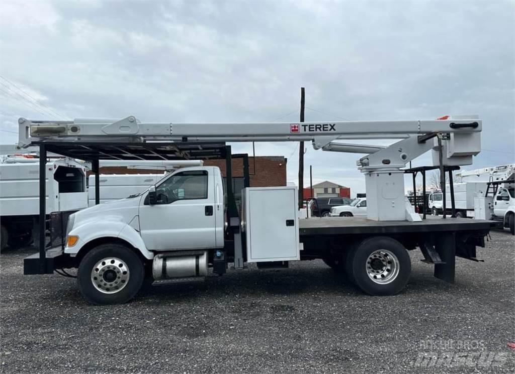 Terex XT60 Bilmontert lift