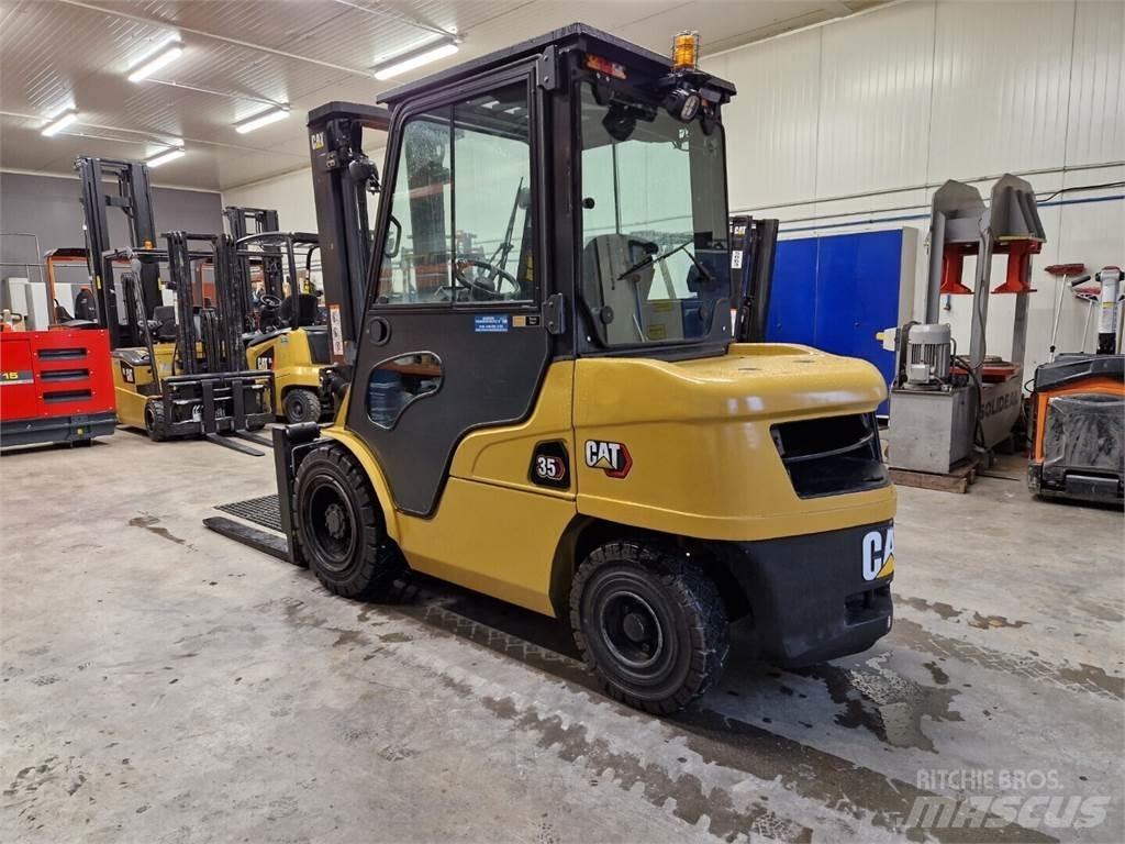CAT DP35NT Diesel Trucker