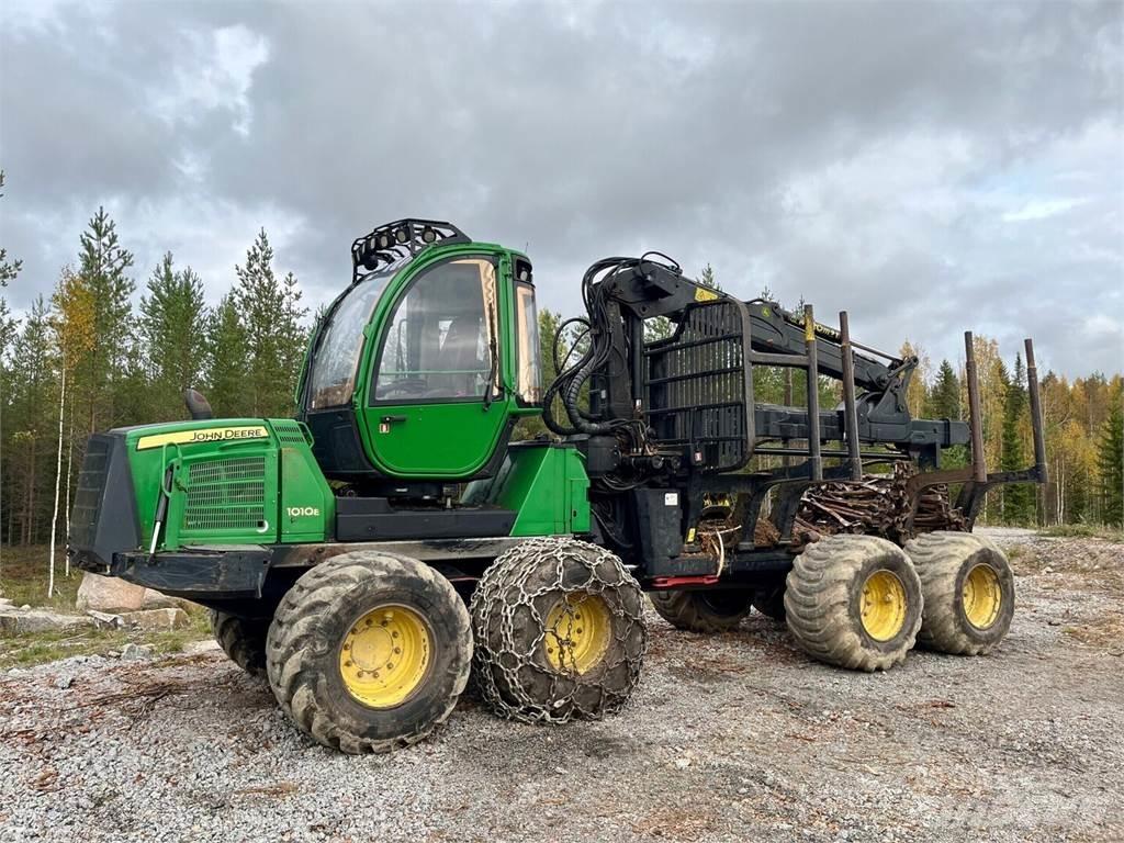 John Deere 1010E Lassbærere