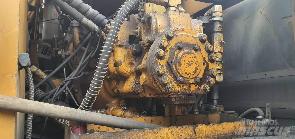 Komatsu PC300-3 Beltegraver