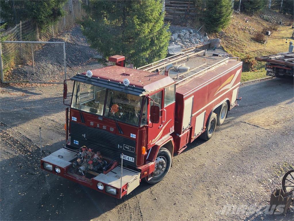 Sisu Paloauto 6X2 Andre lastebiler