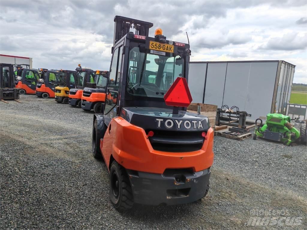 Toyota 40-8FD50N Diesel Trucker