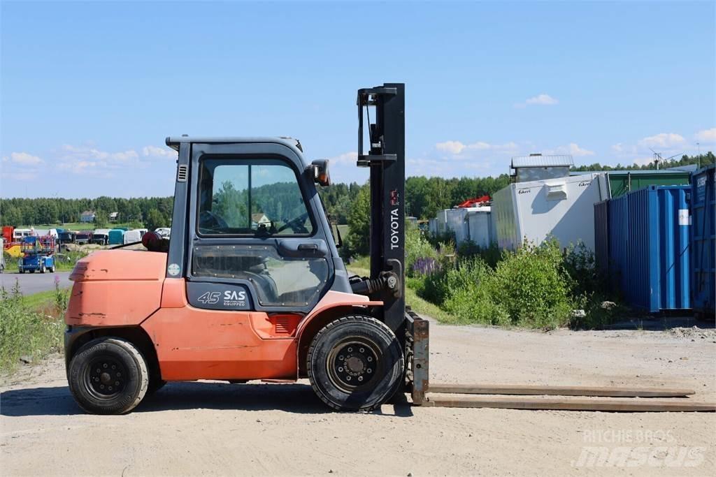 Toyota 7FD40 Diesel Trucker